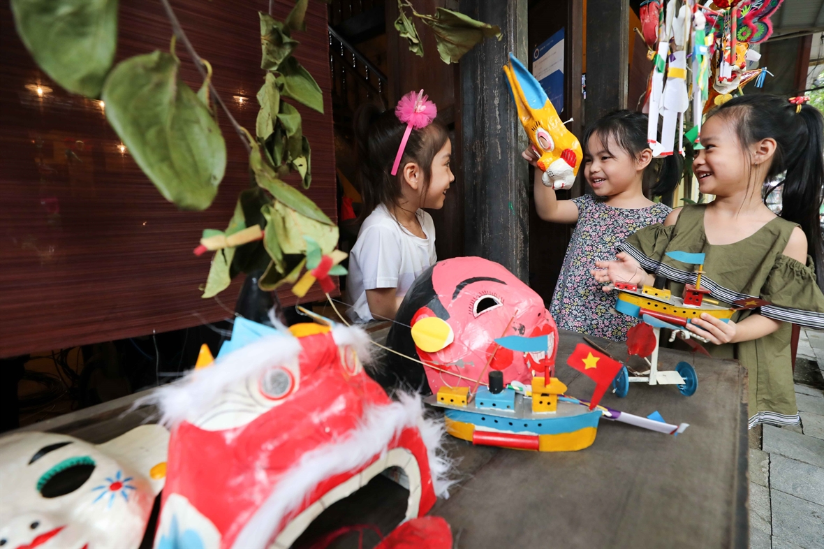Progamme welcoming Mid-autumn Festival connects children in seven localities