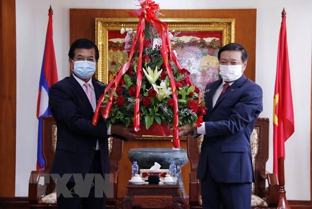 Lao officials congratulate Vietnam’s achievements
