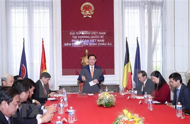Top legislator meets Vietnamese community in Belgium