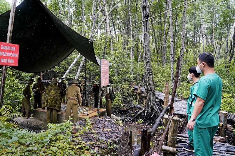 Saigontourist continues to organize tours for frontliners against COVID-19