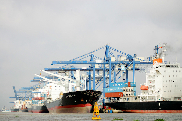 Vietnam gains trade surplus after 5 consecutive deficits