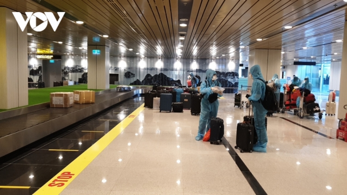 Quang Ninh receives first 297 passengers with vaccine passport from Japan
