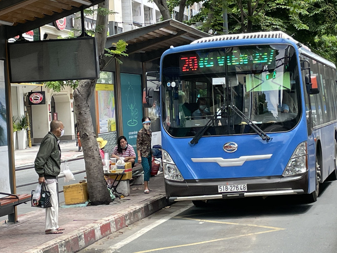 Buses, taxis, tech-based cars in Ho Chi Minh City to operate from Oct 5