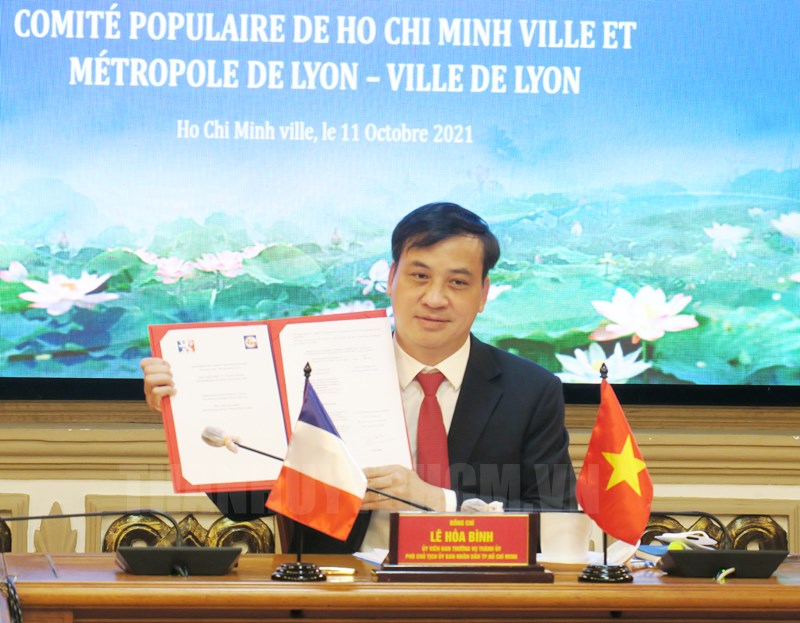 HCM City and Lyon cooperation on artistic lighting cooperation
