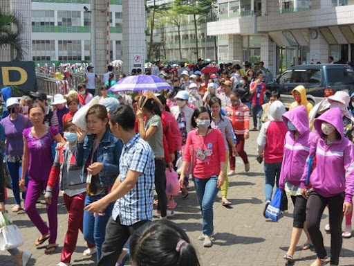 Some 1 3 billion VND to assist vulnerable migrant workers in HCM City