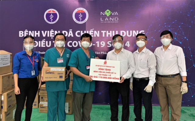 Saigon Co op presents medical supplies to frontliners in COVID-19 fight