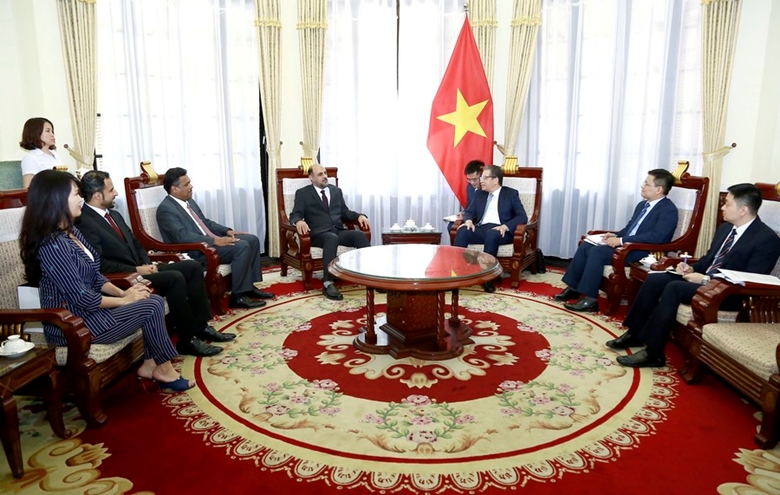 Vietnam, Oman continue to strengthen cooperation and friendship