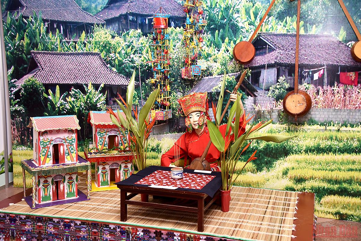 Exhibition on Vietnam cultural heritage space held in both in-person and virtual formats