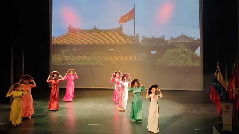 Promoting Vietnamese culture and cuisine in Venezuela