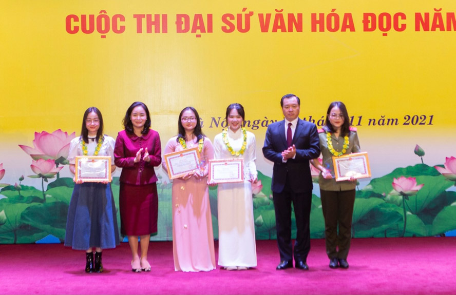 Nearly 300 individuals and collectives of 2021 Reading Culture Ambassador Contest honoured