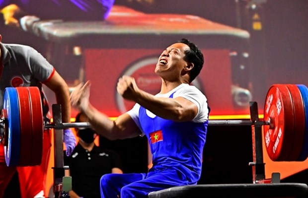 Powerlifter Le Van Cong bags world silver medal in Tbilisi