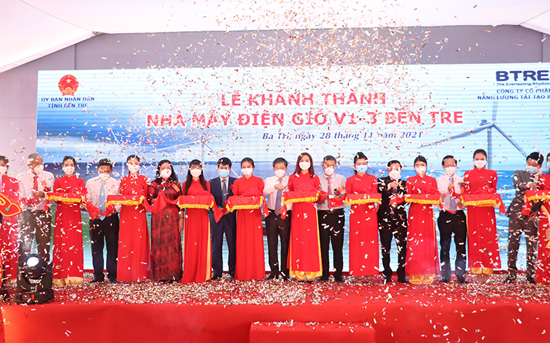 First wind power plant in Ben Tre put into operation