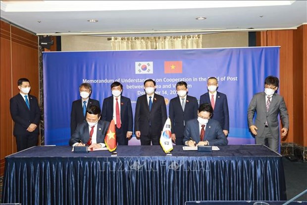 Vietnam, RoK step up post, communications cooperation