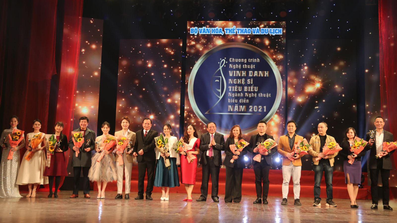 Typical artists of performing arts honoured