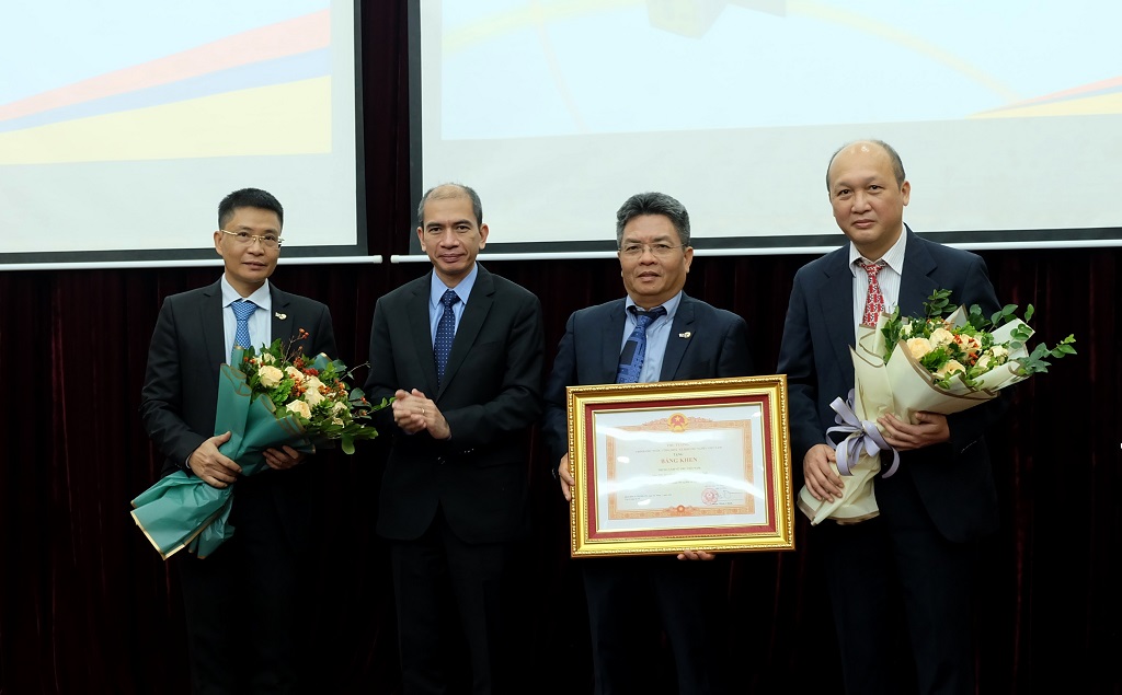 Ceremony celebrate 10th founding anniversary of Vietnam National Space Center