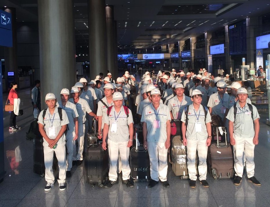Over 1,100 Vietnamese labourers go to work abroad