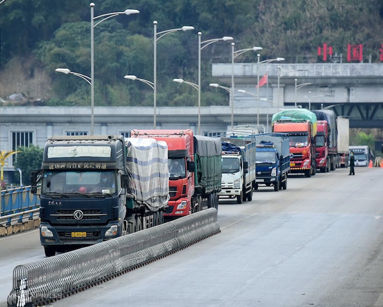 Vietnam-China trade turnover grows strongly