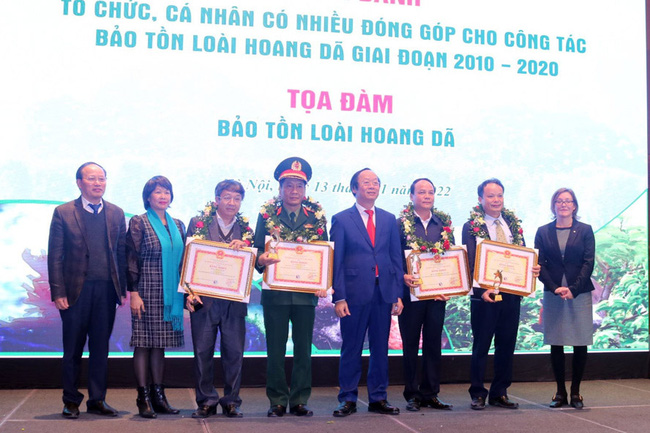 Organizations and individuals with contributions to wildlife conservation honoured