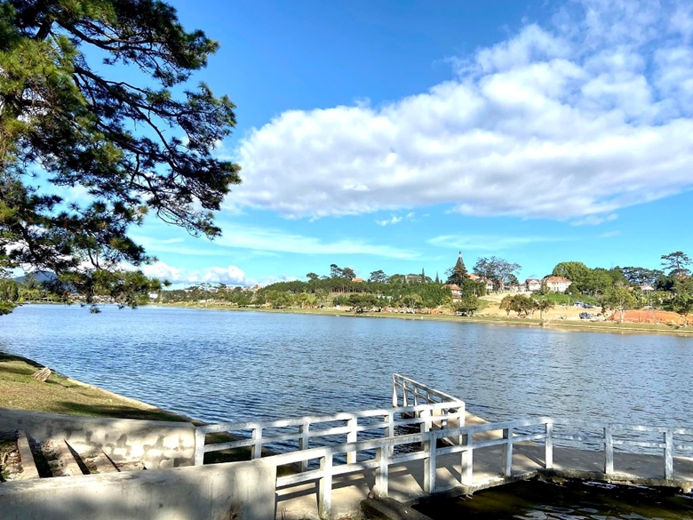 Vietnam’s destinations honored with “2022 ASEAN Clean Tourist City award”