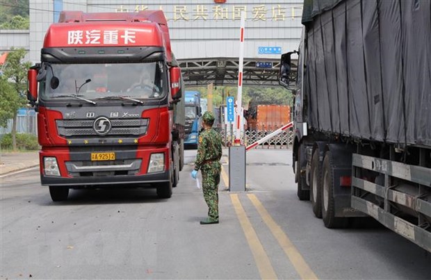 Chi Ma, Tan Thanh border gates resume customs clearance