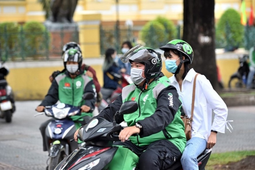 Hanoi allows motorbike taxis to operate again from February 8