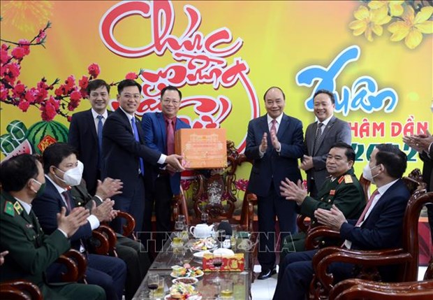 President extends Lunar New Year greetings to armed forces in Da Nang