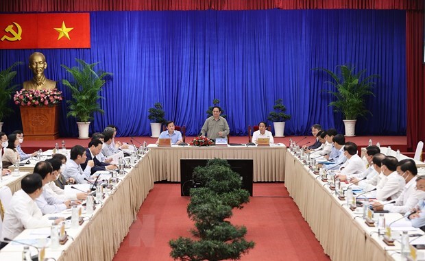 PM urges completing construction of expressways ahead of schedule