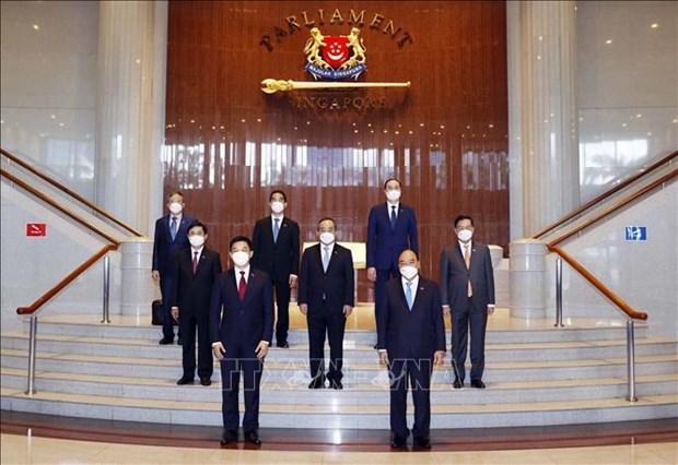 President Nguyen Xuan Phuc meets Speaker of Singaporean Parliament