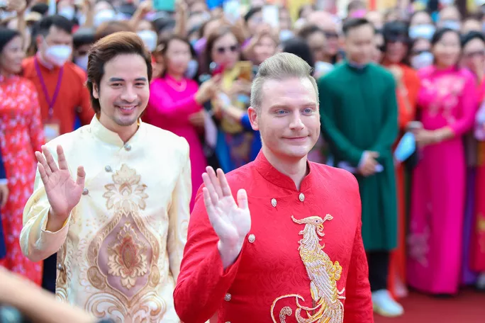 Special Ao dai parade in Ho Chi Minh City