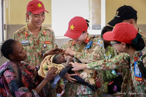 Vietnamese “blue beret” doctors help raise South Sudanese women s awareness of health care
