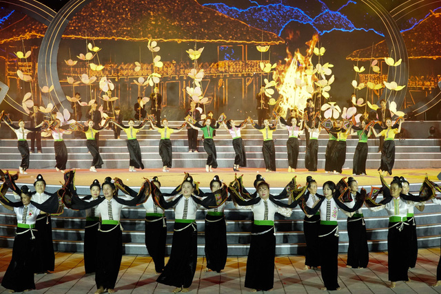 Hoa Ban Festival opens in northwestern Dien Bien province