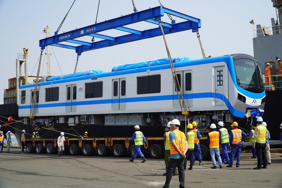 Twelfth and thirteen trains of Ben Thanh-Suoi Tien Metro arrives in Ho Chi Minh City
