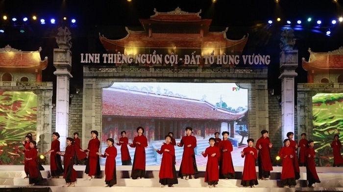 Art programme praises ancestral land of Phu Tho and Hung Kings