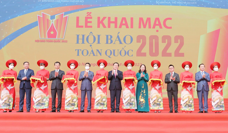 Outstanding publications in early 2022 displayed at National Press Festival