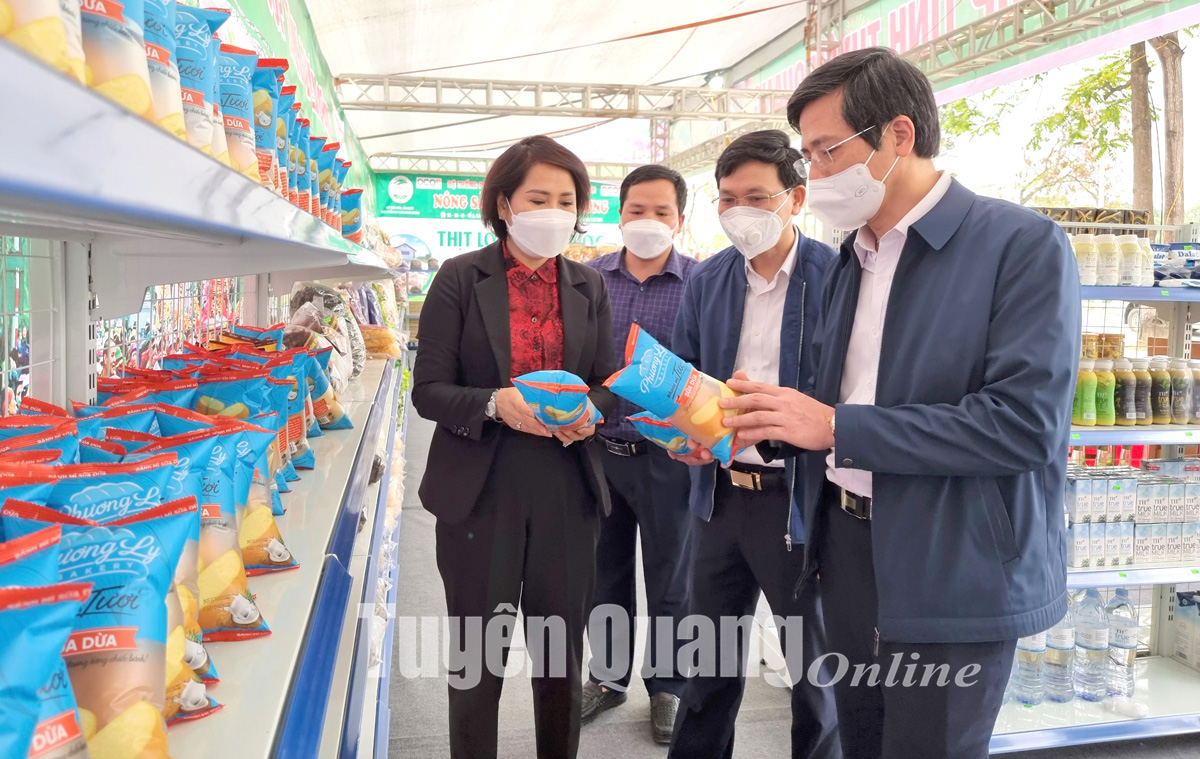 Many special programs at Tuyen Quang pedestrian street