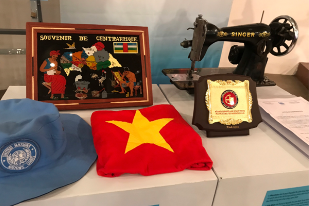 Vietnam Women s Museum receives objects donated by peacekeeping officers
