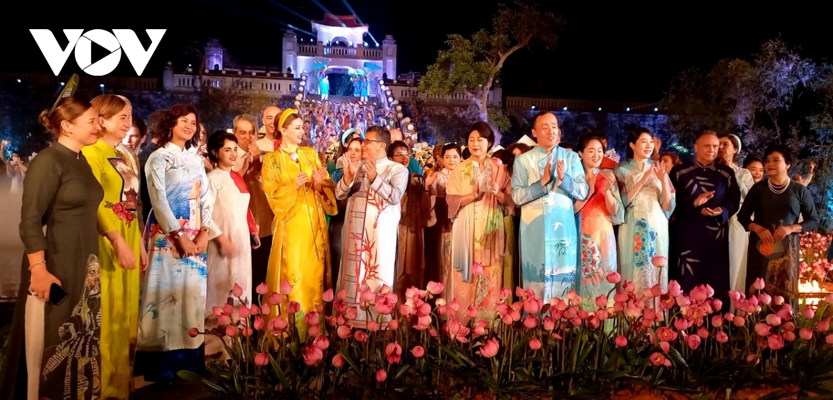 Show on Ao dai in northern Quang Ninh province