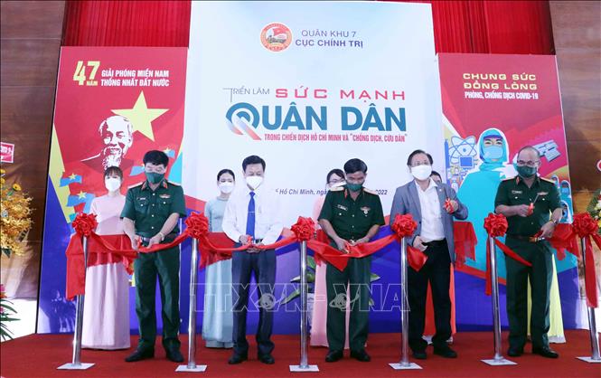 More than 300 photos, documents and 500 books on army – people ties on display in HCM City