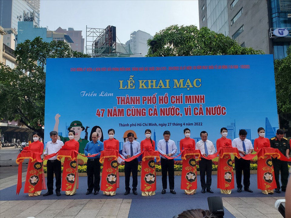 Photos on Ho Chi Minh City on display in district 1