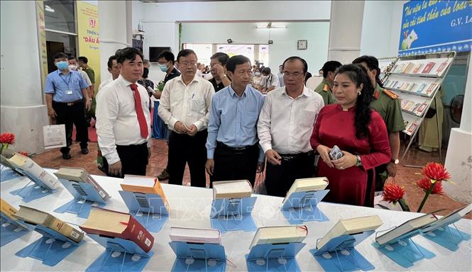 Exhibition on President Ho Chi Minh’s imprints opens in Can Tho
