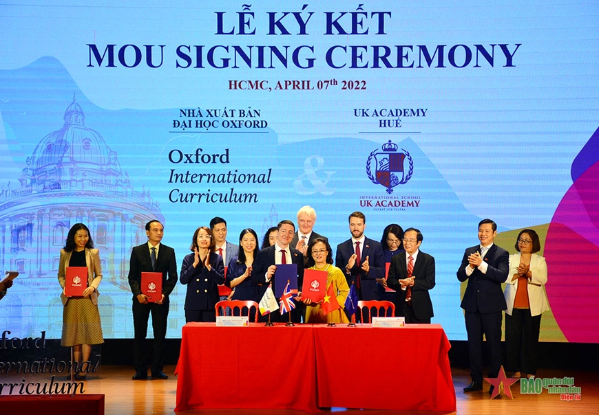 MoU on implementing Oxford international curriculum in Vietnam