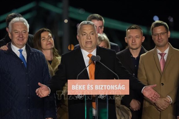 Party General Secretary congratulates leader of Hungarian Civic Alliance