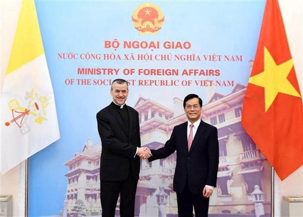 Vietnam, the Holy See work to strengthen relations