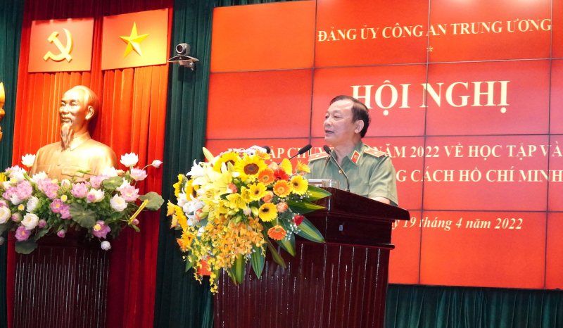 Studying and following Uncle Ho’s ideology on responsibility of setting example