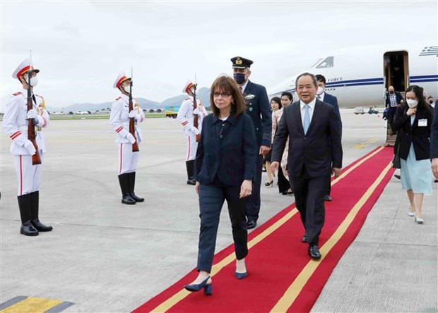 Greek President arrives in Hanoi for official visit to Vietnam