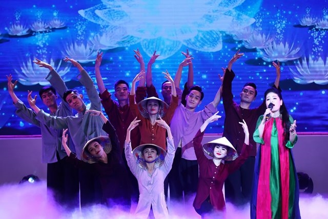 Art performance celebrates 132nd birthday of President Ho Chi Minh