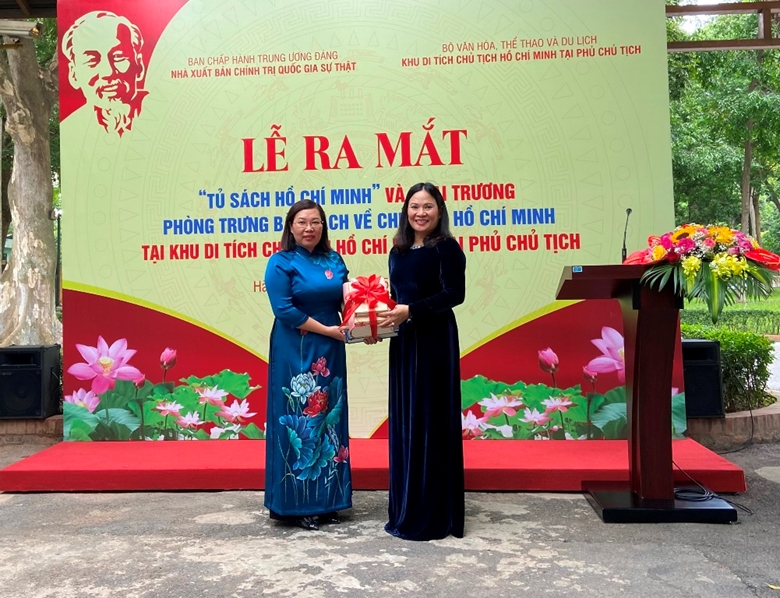 Bookcase and display room of book on President Ho Chi Minh inaugurated in Hanoi