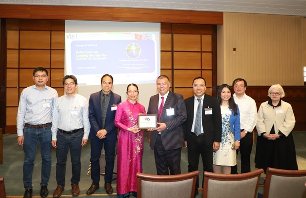 Vietnamese-British Professor becomes honorary chairman of VIS