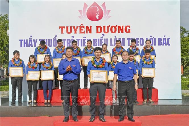 Binh Thuan honors young doctors following Uncle Ho’s teachings