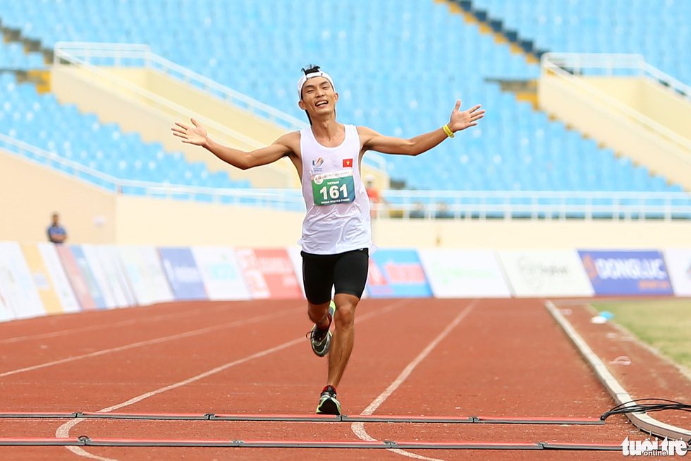 Marathoner wins historic gold for Vietnam at SEA Games 31